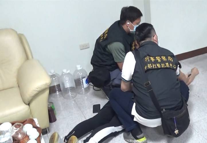 金禾娛樂城 賭博網站 躲健身房旁牟利千萬 中警衝點抓3人送辦